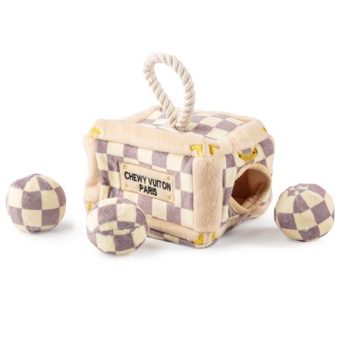 Hundespielzeug Chewy Vuiton Checker Trunk