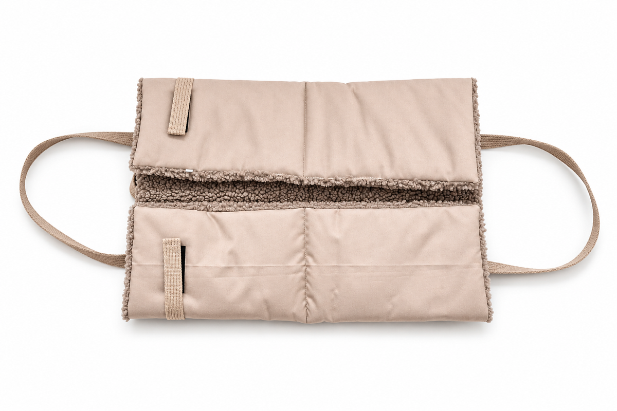 DOGS IN THE CITY Reisematte Travel Pac Paddy Gravel in Beige – zusammengefaltete Hundematte
