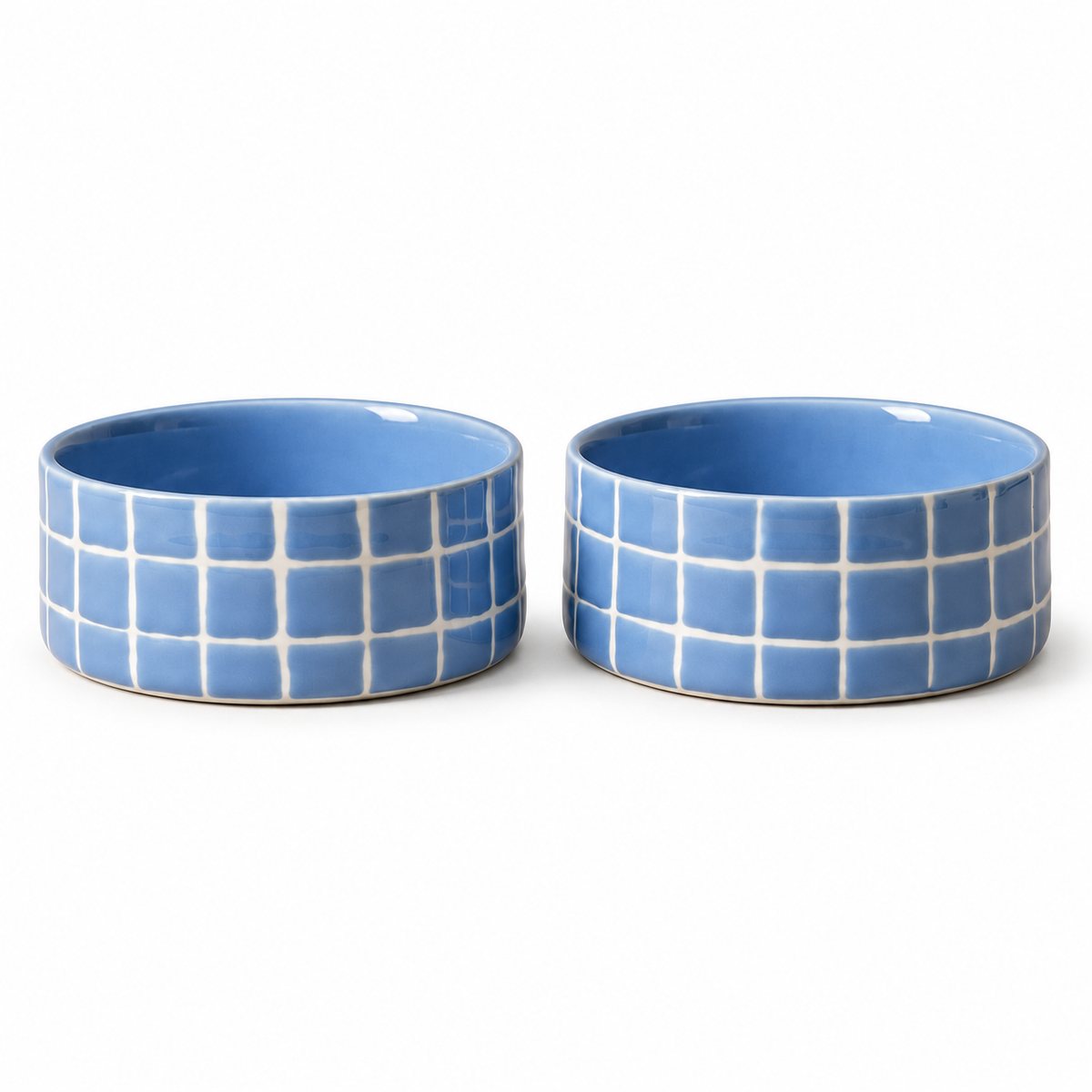 EGG BACK HOME Hundenapf Pool Blue Sky 2er-Set – zwei Näpfe auf weißem Hintergrund