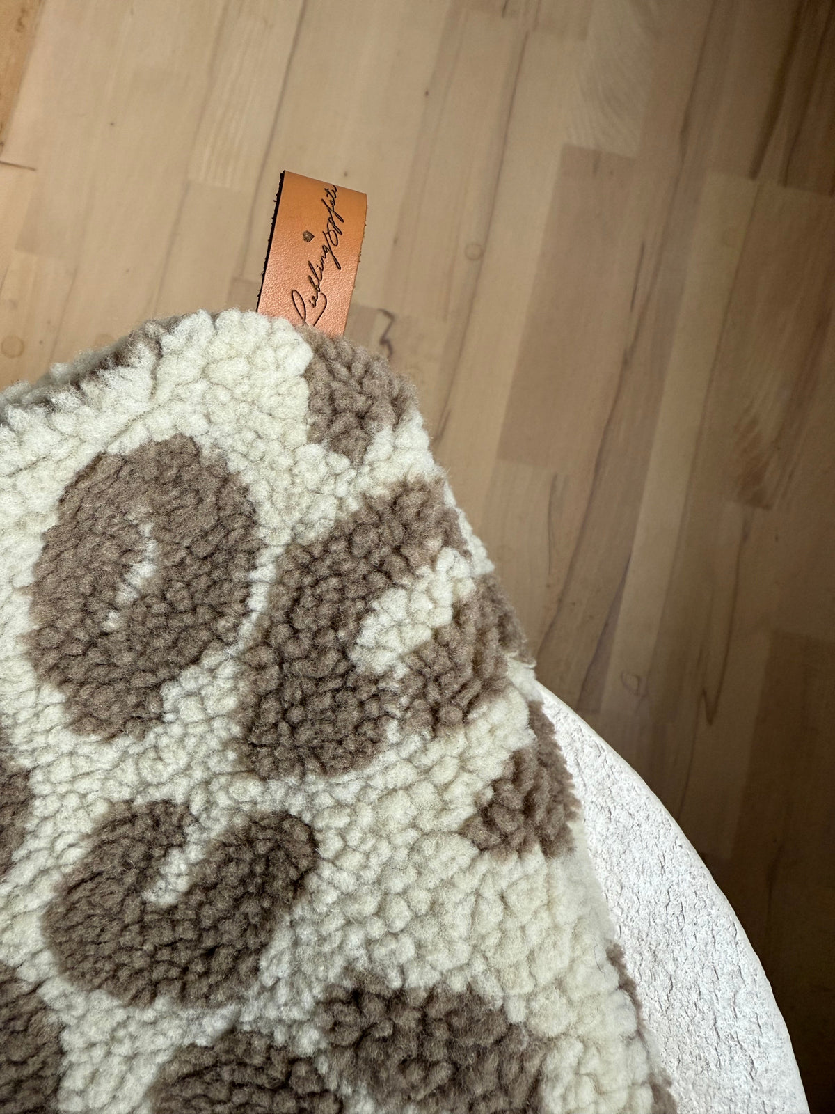 LIEBLINGSPFOTE Hundedecke Teddy Leo Sand/ Braun – Detail- oder Anwendungsansicht 5