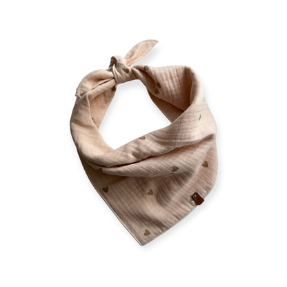 LIEBLINGSPFOTE Musselin Halstuch Little Hearts – Produktansicht