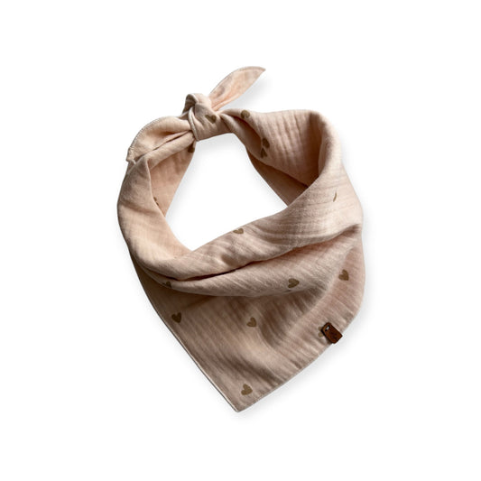 LIEBLINGSPFOTE Musselin Halstuch Little Hearts – Produktansicht