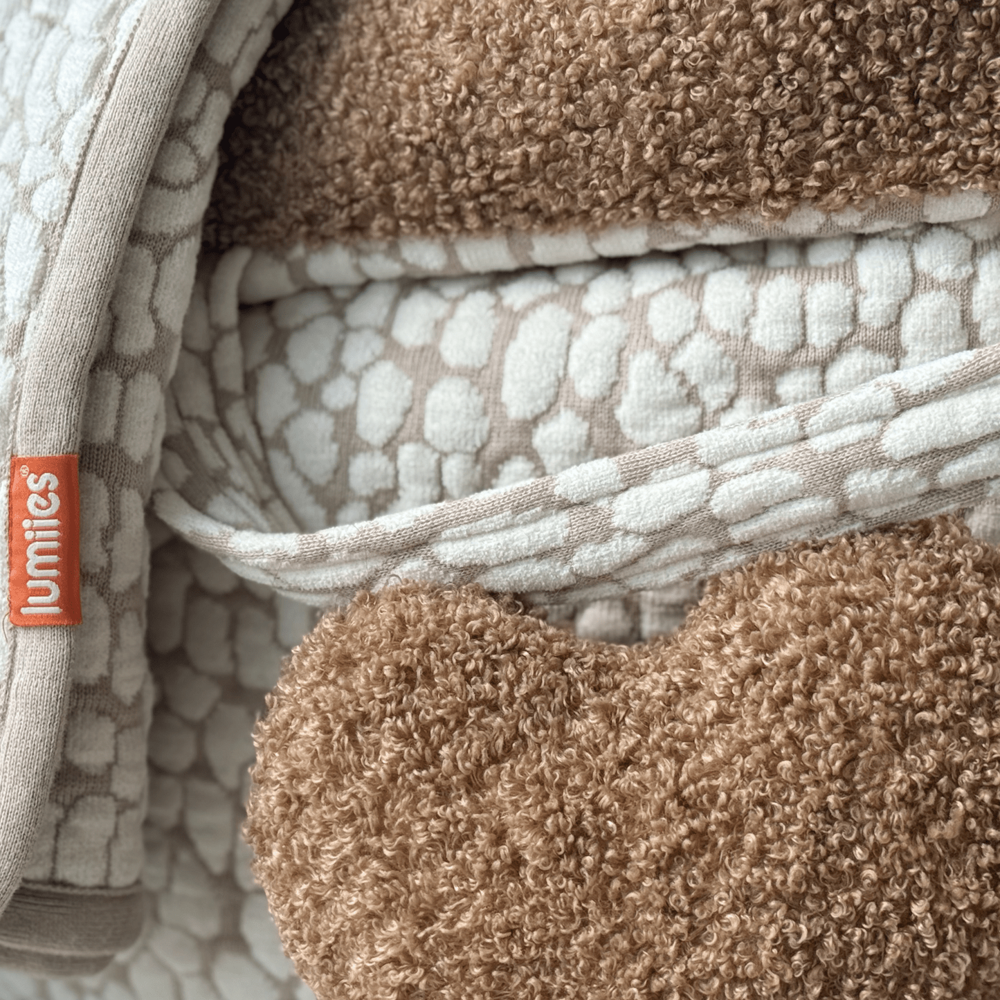 lumiies® Hundedecke Studio Blanket Cloudy Pebble mit Studio Heart Detail