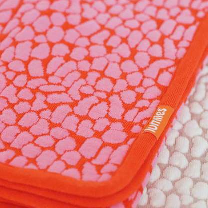 lumiies Studio Blanket – Detailvergleich Pink Lava und Cloudy Pebble