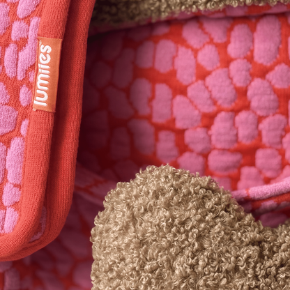 lumiies Studio Blanket Pink Lava – Detailansicht mit Markenlabel