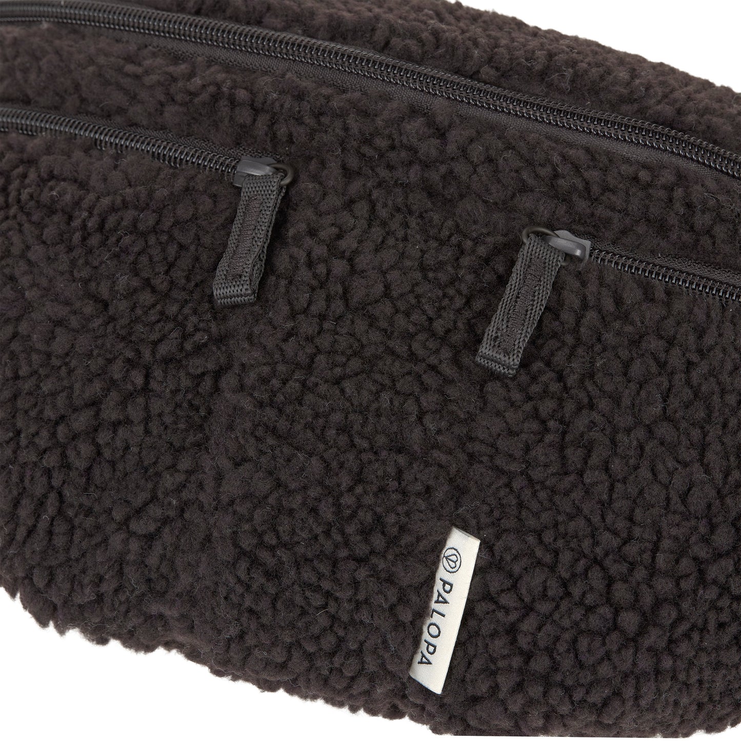 PALOPA Leckerlitasche Emma Teddy-Fleece Brownie – Detailansicht der Reißverschlussfächer