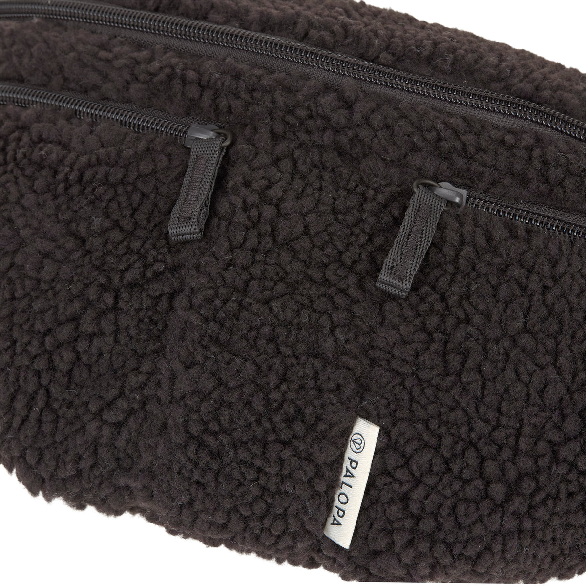 PALOPA Leckerlitasche Emma Teddy-Fleece Brownie – Detailansicht der Reißverschlussfächer