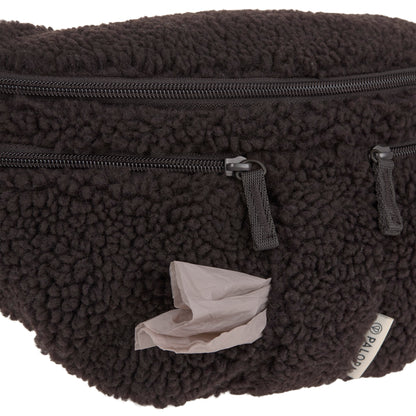 PALOPA Leckerlitasche Emma Teddy-Fleece Brownie – Detailansicht des integrierten Kotbeutelspenders