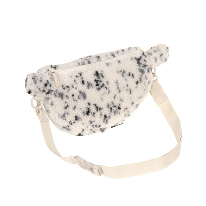 PALOPA Leckerlitasche Emma Teddy-Fleece Speckled Creme – Rückansicht mit Schultergurt
