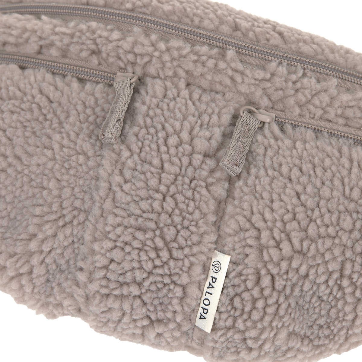 PALOPA Leckerlitasche Emma Teddy-Fleece Taupe – Detailansicht der Reißverschlussfächer