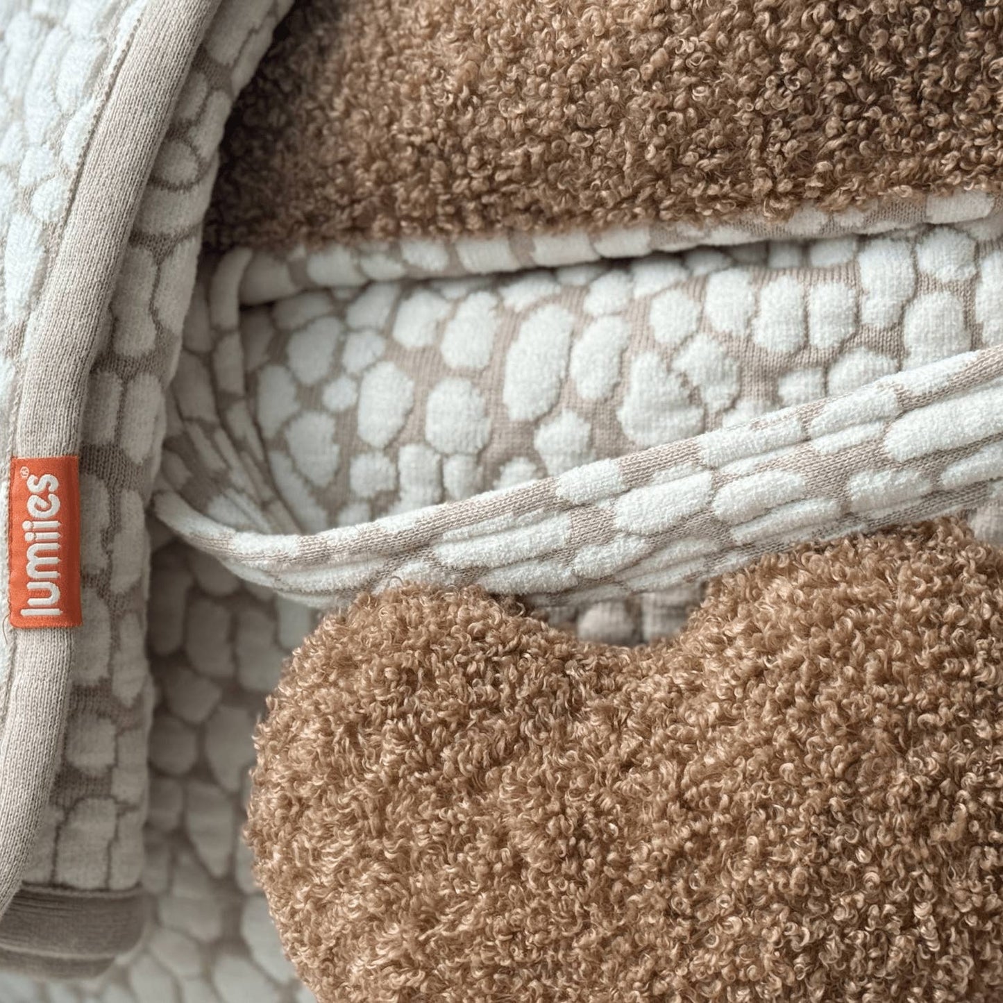 lumiies Studio Nest Cloudy Pebble – Detailansicht mit Sherpa-Innenfutter